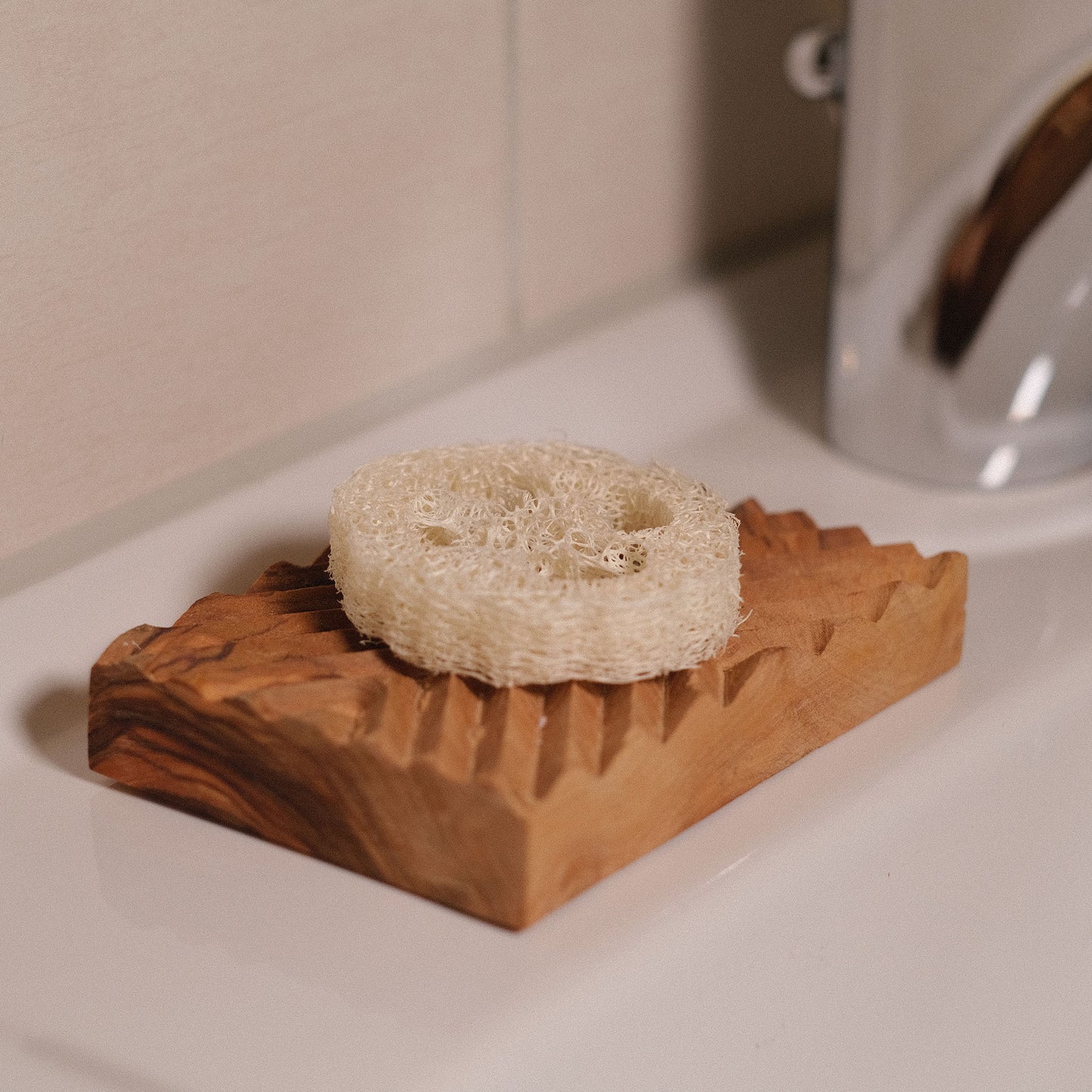 Luffa-Scheibe mit Seifenschale aus Olivenholz