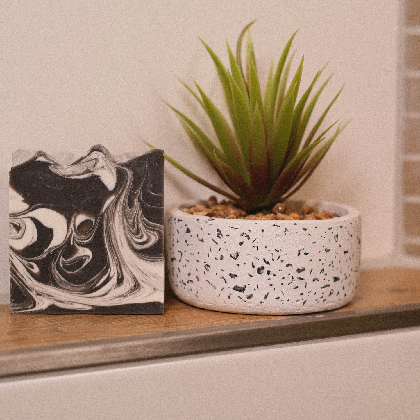 Naturseife Fresh mit Pflanze als Dekoration