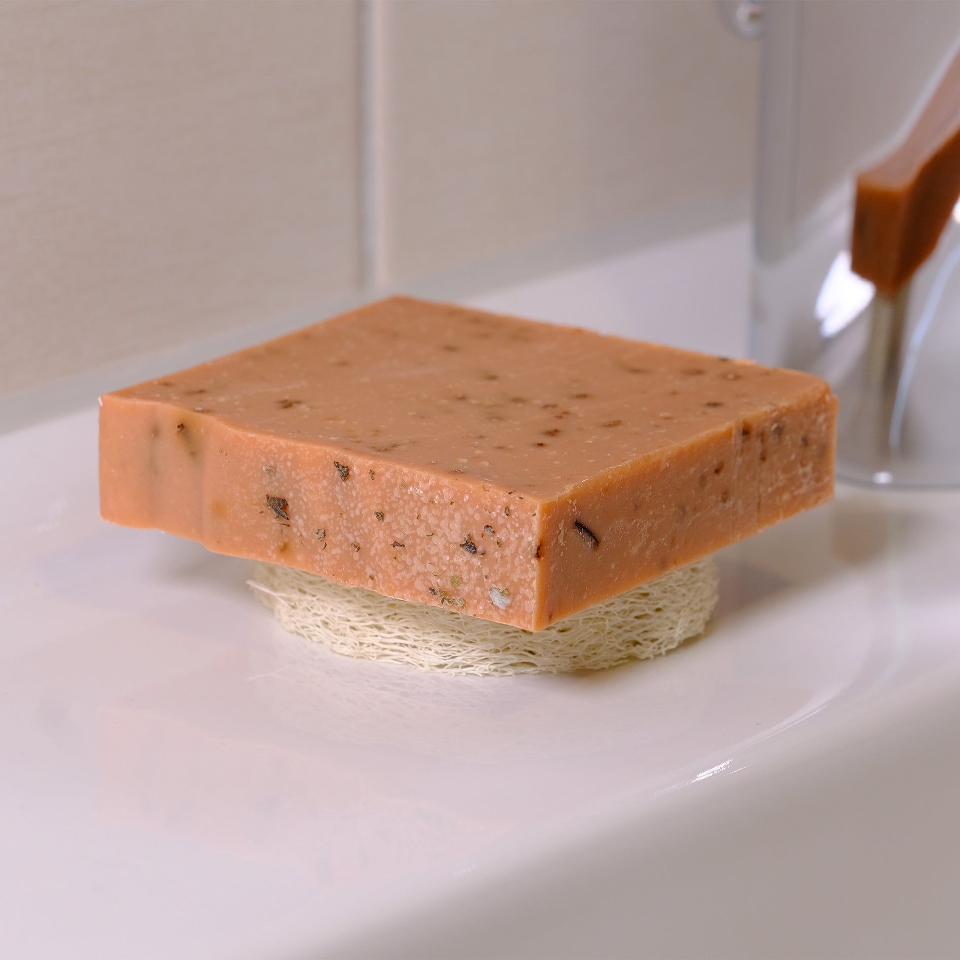 Naturseife Winterzauber mit Luffa-Scheibe