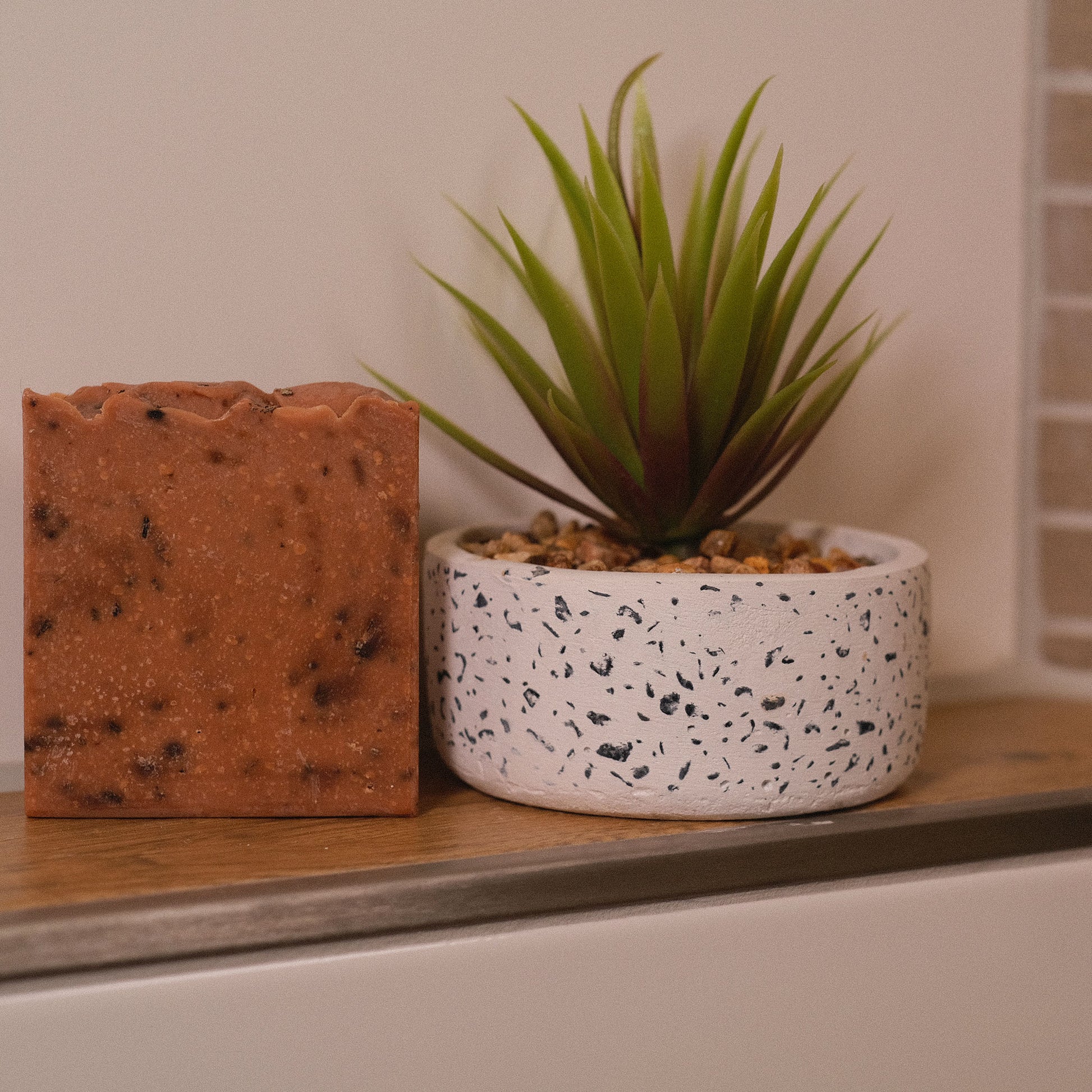 Naturseife Winterzauber mit Pflanze als Dekoration