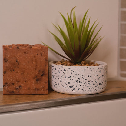 Naturseife Winterzauber mit Pflanze als Dekoration